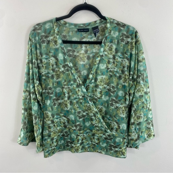New York & Company Modeled Green Mesh Wrap Blouse with 3/4 Sleeves Sz S - Picture 2 of 10